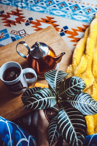 Őszi fotó ötletek Instagram - tea az ágyban