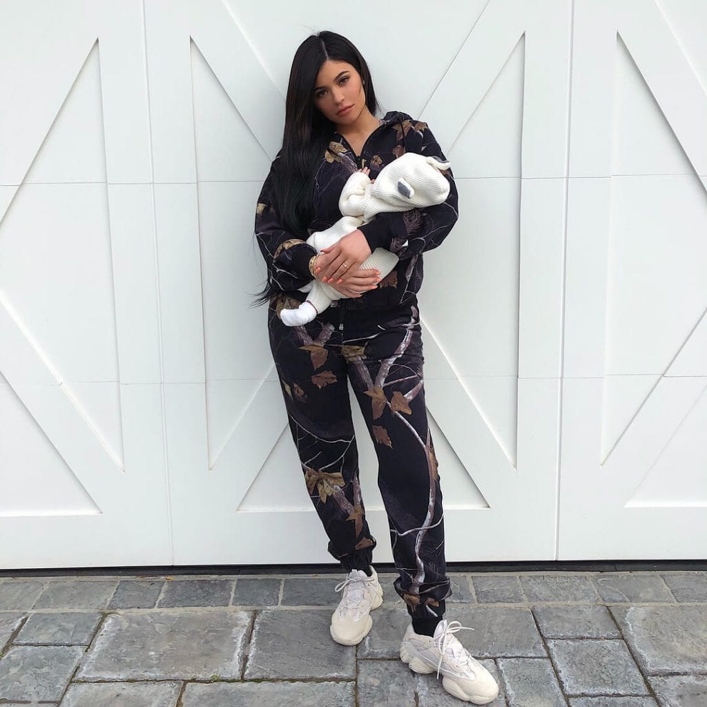 Kylie Jenner egy lányával, aki Instagram hónapra vált